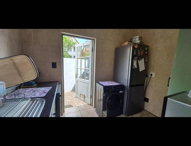 3 BEDROOM TOWNHOUSE FOR SALE IN MIDSTREAM ESTATE